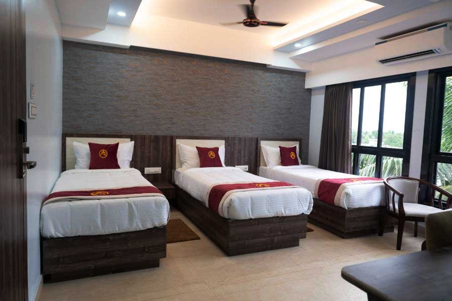 Hotels Near NJP Station – The Autograph Inn