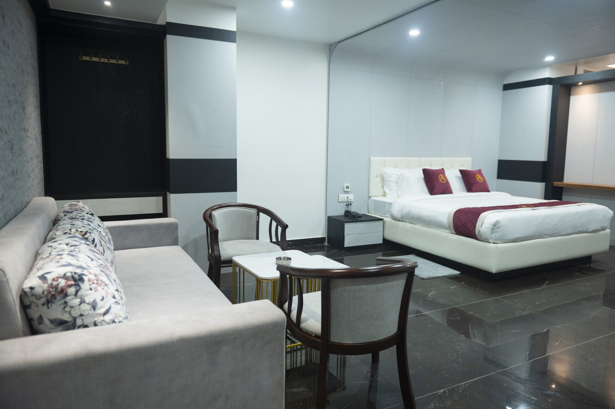 Luxury Hotel: Unwind in Style At The Autograph Inn